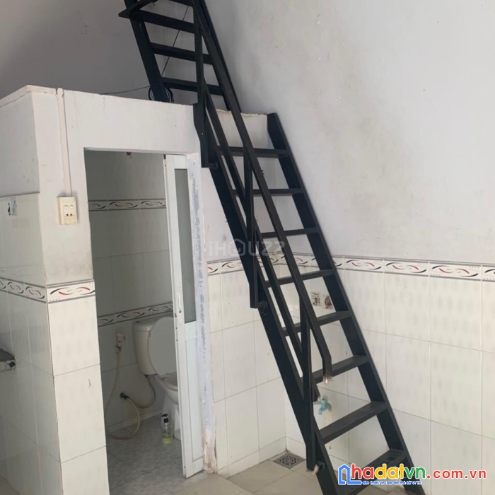 Nhĩnh 1 tỷ có hộ khẩu thành phố. nhà phân khúc nhỏ, dễ đánh.