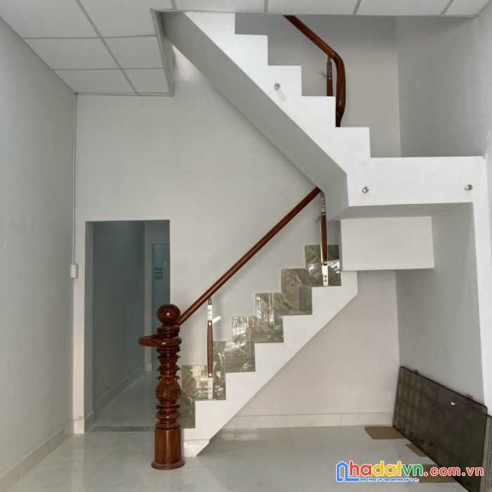 Bán nhà 1 trệt 1 lầu tân vạn, gần trường nguyễn văn trỗi, xe hơi vào tới nhà