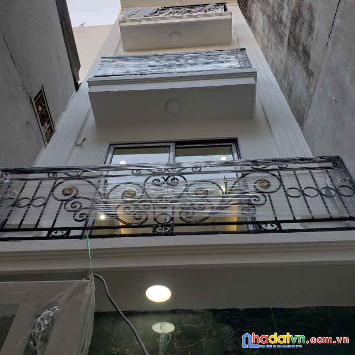 Bán nhà ngõ 15 phố phương mai, đống đa. 37m 5 tầng. mới 100%. giá 4.68 tỷ. lh 0937026888