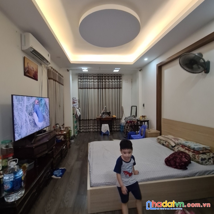 Nhà đẹp 2 thoáng ở luôn tại đường hoàng mai hoàng văn thụ 56mx5t mt3.5m nhỉnh 3.4 tỷ