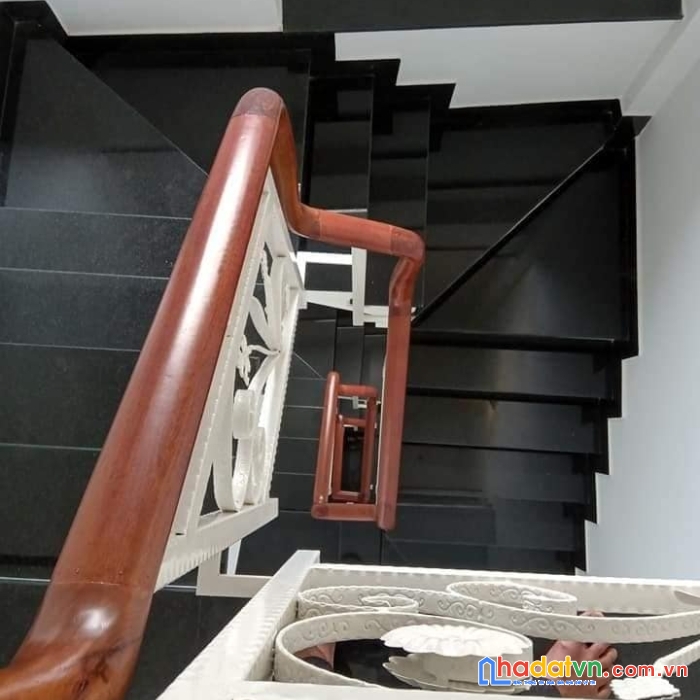 Nhà 2 mặt tiền trước sau - nở hậu - vị trí đắc địa gần sân bay - kinh doanh sầm uất
phường 2, tân