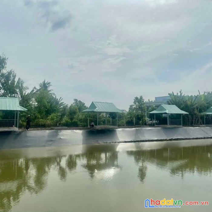 Đất rộng, tiền to, 4700m2, đã xây sãn nhà chòi, hồ câu cá, vui chơi giải trí cuối tuần