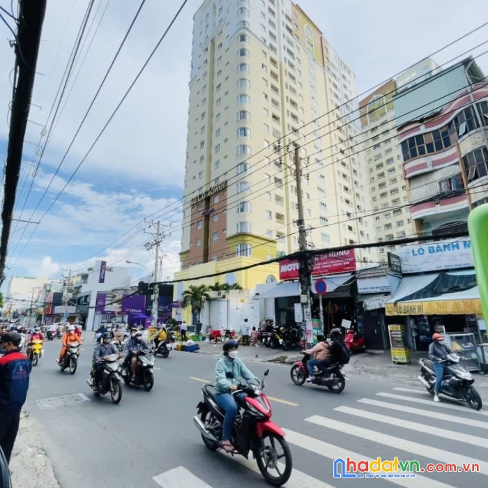 Bán nhà mặt tiền đường âu cơ, quận tân phú, 137m2, tròn 20 tỷ .