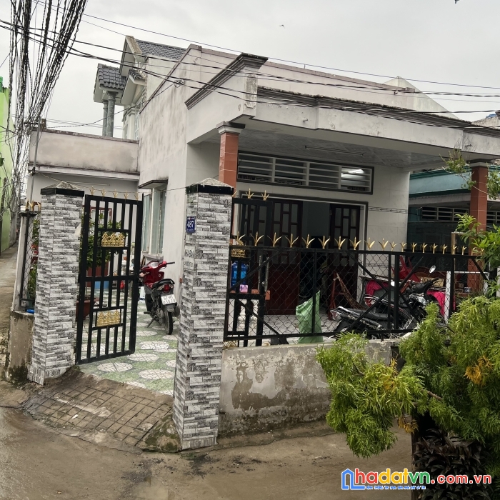 Đất ở 100% thổ cư, có nhà xây sẵn trên đất