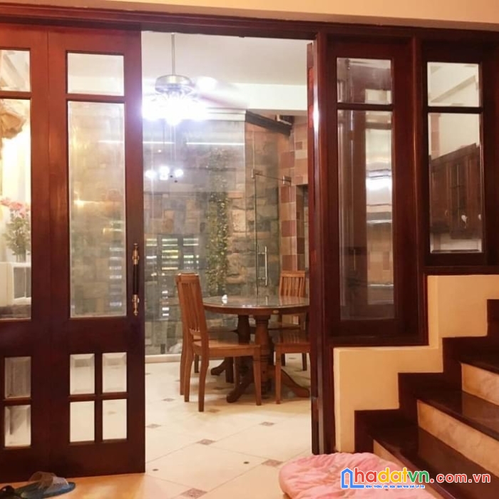 Bán nhà nguyên hồng, đống đa phân lô, 5 tầng mặt tiền 4,8m giá 17,5 tỷ.