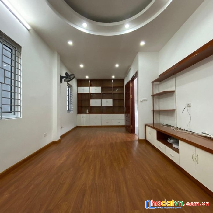 Chủ nhà cần bán nhà trung tâm mỹ đình _ khu vực dân trí cao- gần hồ- gần trường học các cấp.