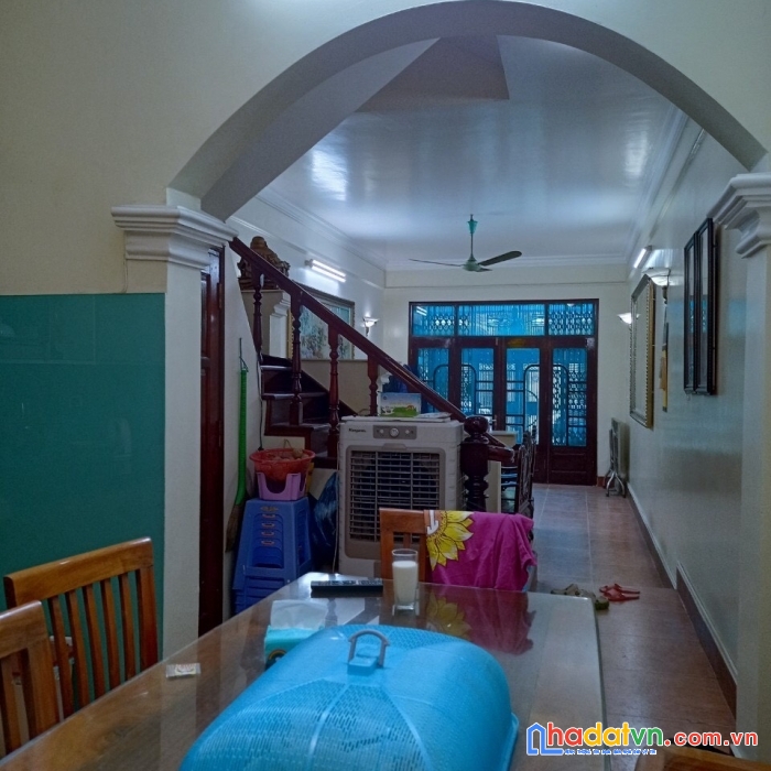 Bán nhà lạc long quân, tây hồ, 48m2, oto, giá hơn 10 tỷ.