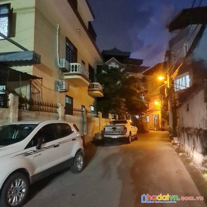 Bán nhà 4 tầng phố vũ xuân thiều cực hiếm, dt 33m2, mt 4m, giá nhỉnh 2 tỷ.