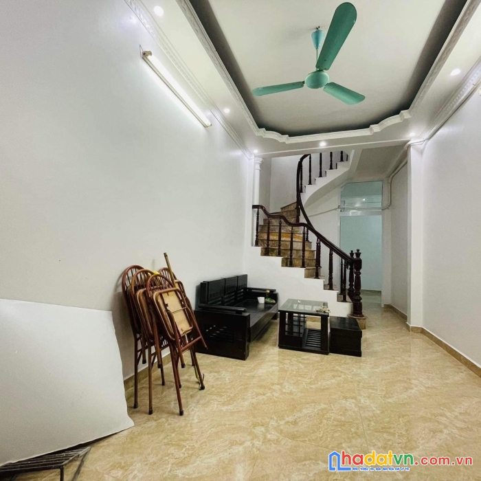 Bán nhà xuân thủy cầu giấy 40m2 x 5 tầng
trung tâm - gần phố - ngõ to - nhà đẹp ở ngay - tiện ích