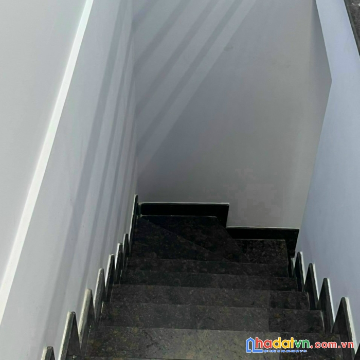 Nhà bán hxh_4lầu_19m2 huỳnh văn bánh p12 q.phú nhuận