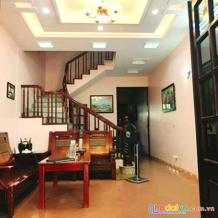 Bán gấp nhà phạm văn đồng, mặt ngõ, ô tô, gần hồ, ở ngay dt36m2, 5 tầng.