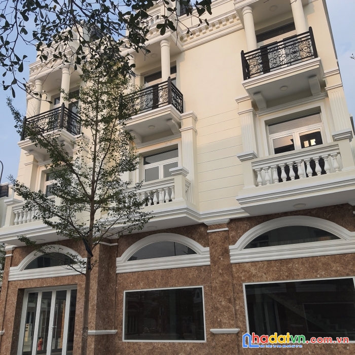 Duy nhất 1 căn shophouse liền kề mặt tiền đường 22m. hoàn thiện bên ngoài, số nhà 68. giá 7 tỷ