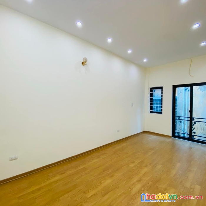 Nhà đẹp phố chùa bộc, 40m2 mt 4m chỉ có 7.6 tỷ