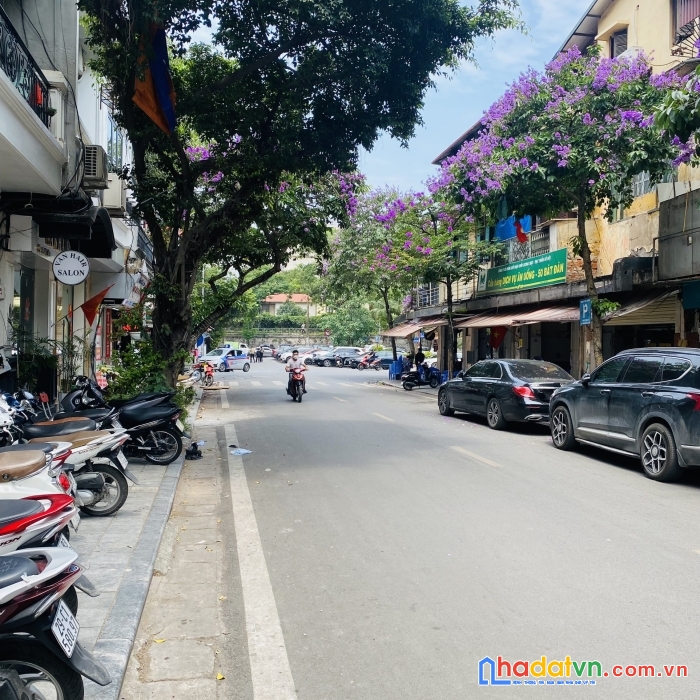 Chính chủ bán nhà 2 mặt phố (bát đàn - nhà hỏa)100m2. hai mặt tiền: 6m. giá 67 tỷ(giá thương lượng)