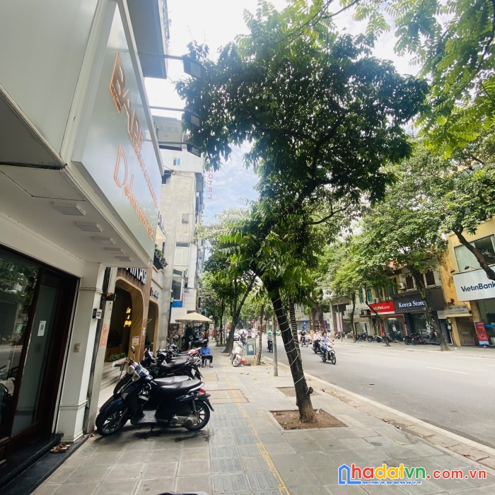 Chính chủ bán nhà 4 tầng mặt phố huế 100m2. mặt tiền 5m. cách hồ hoàn kiếm tràng tiền plaza 1km