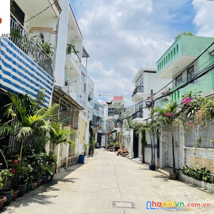 Bán nhà cấp 4 dt 126m2 ngang 5.5, đường xe hơi 5m, cách đường số 9 linh tây 100m. giá 71 triệu/m2
