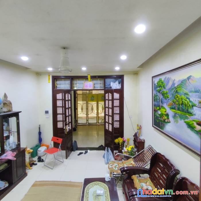 Bán nhà trần cung 40m 5 tầng 4.2 tỷ ngay mặt phố