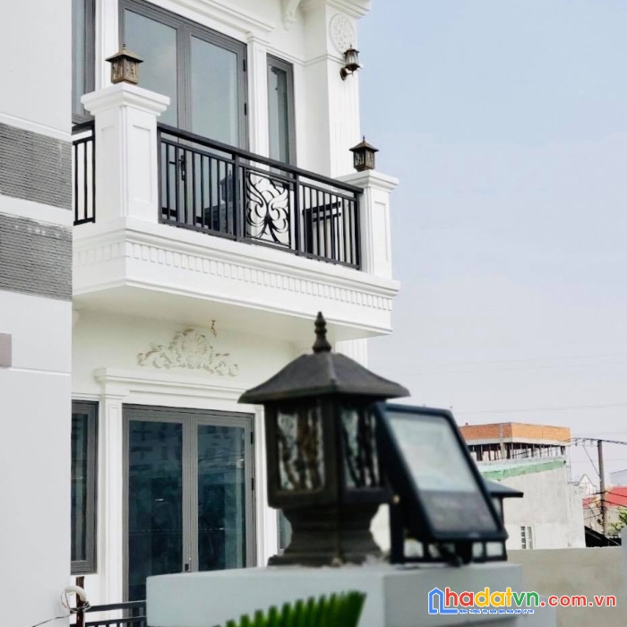 Bán nhà mới tinh 3 tầng - 100 m2 - btct  ở thủ đức giá 6,3 tỷ.