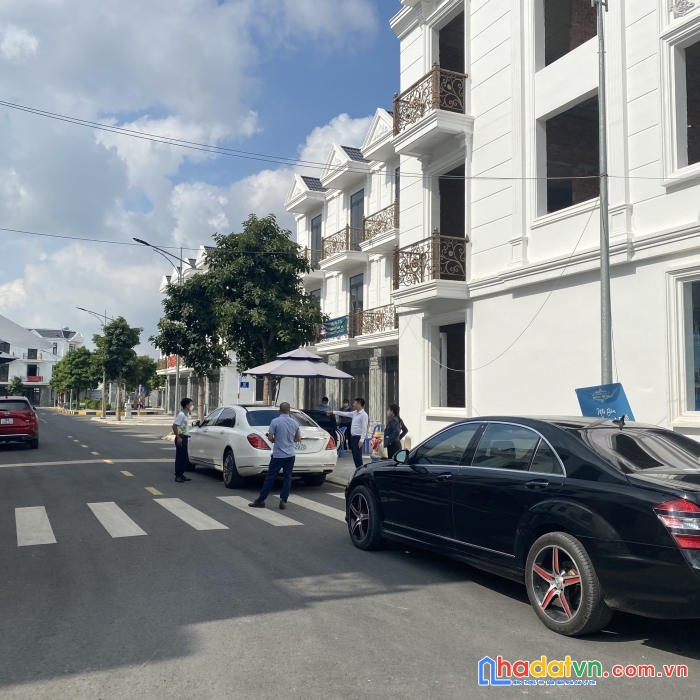 Nhà phố dĩ an chỉ 4.8 tỷ bàn giao hoàn thiện