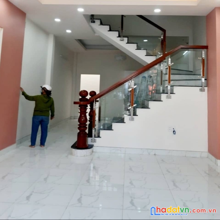 Chủ giảm sâu chỉ với 5.5 tỷ sở hữu nhà đường d9, tân phú, 4.5 x 14, 3 tầng tbct, mới đẹp.