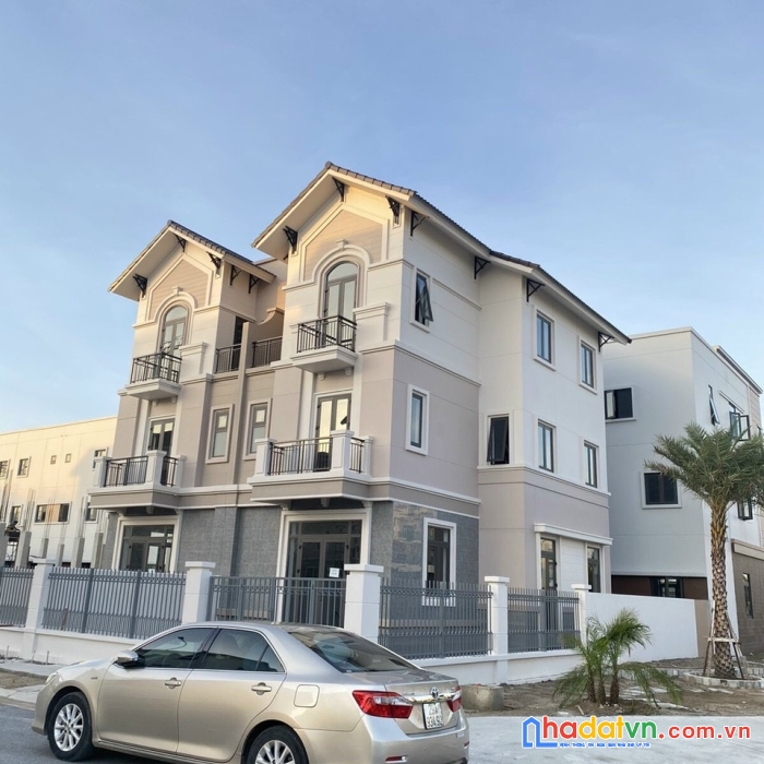 Hot! hot! hot! chính chủ cần bán căn biệt thự song lập đẳng cấp, dt 135m2