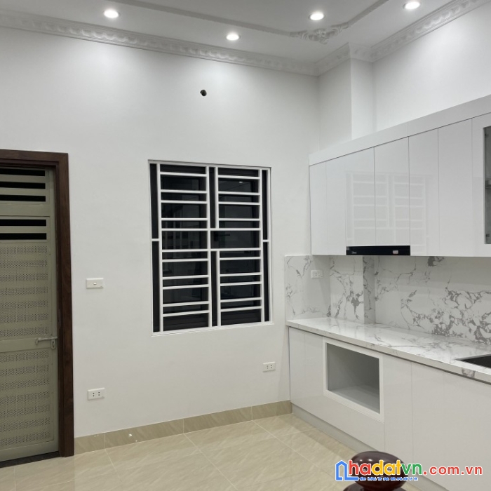 Bán nhà gấp xuân đỉnh 46m2, 6 tầng, mặt tiền 11,5m, giá 6 tỷ.