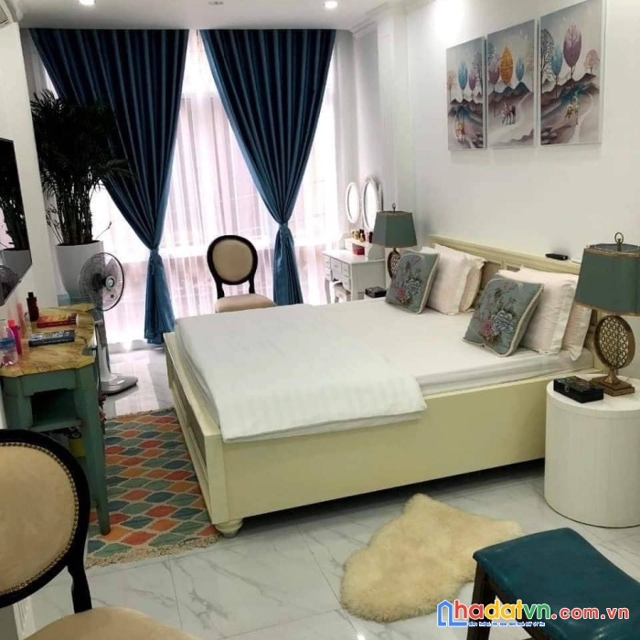 Bán gấp nhà phố ngọc khánh - ngõ ba gác đua - 20m ra phố - sổ đẹp long lanh - nhà dân xây siêu