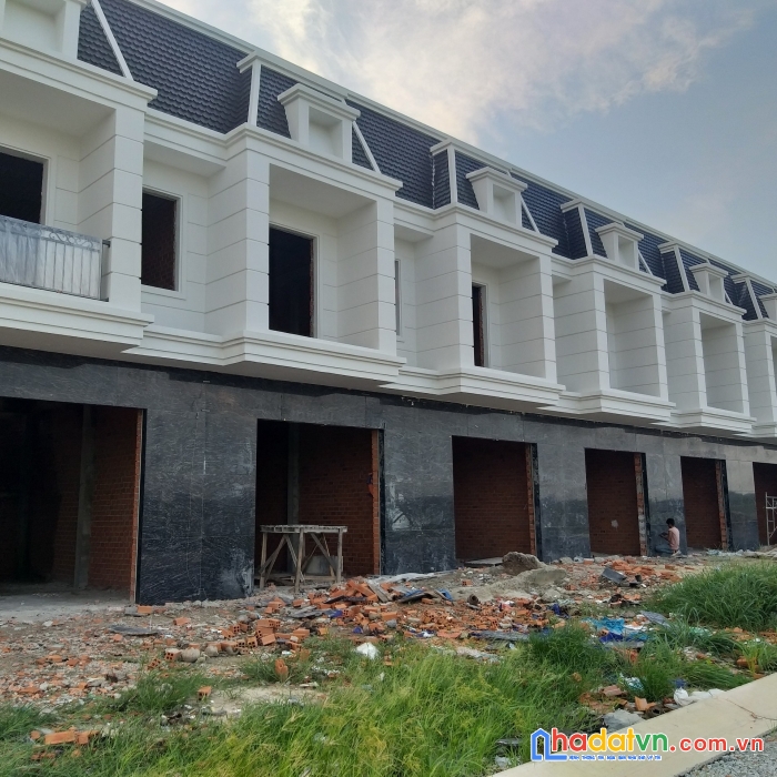 Chính chủ hiện đang cần tiền nên cần bán gấp căn nhà phố 1 trệt 1 lầu thuộc khu công nghiệp