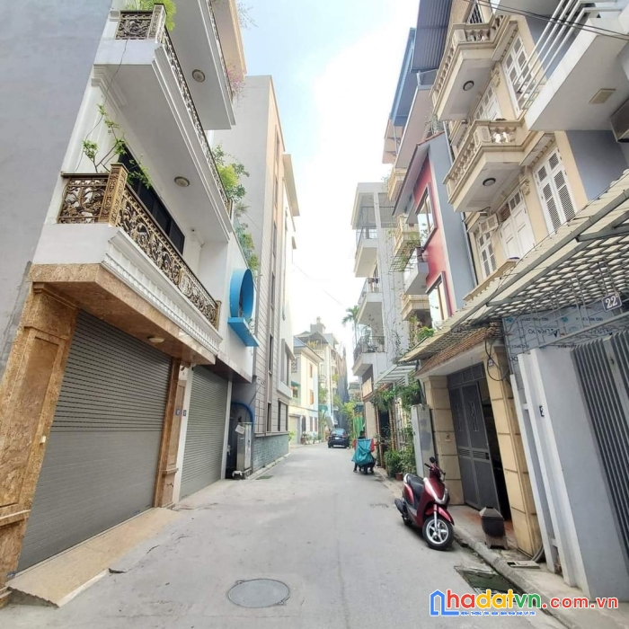 Nguyễn văn cừ lô góc - ô tô tránh - gara 2 ô tô, thang máy - nhà mới đẹp ở ngay