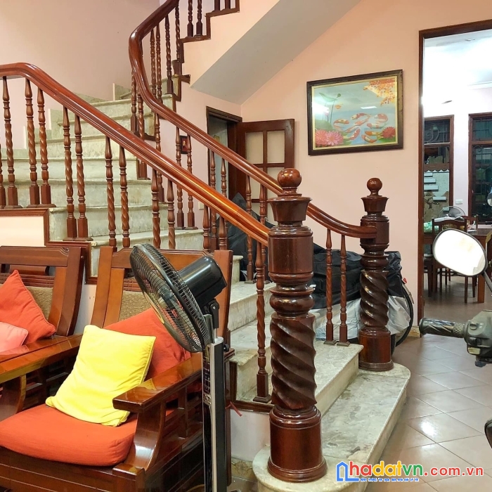 Bán nhà cầu giấy, ngõ thông ba gác, diện tích rộng, 2 thoáng, dt 100m, giá 9.2 tỷ