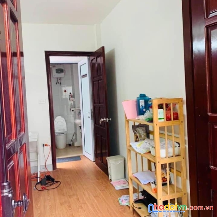 Bán nhà trần thái tông 5.6 tỷ x 33/36t2, mt 4.1m phân lô , gần phố, ô tô đậu cửa.