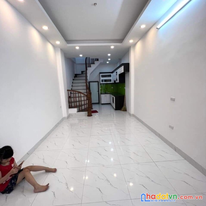 Giảm sốc nhà siêu đẹp phố giáp bát 32m×5t.cách ô tô tránh 20m
