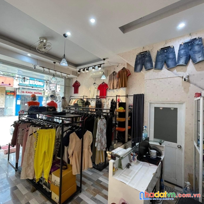 Nhà mặt tiền bán hiện đanh cho thuê 24 triệu / tháng ,đường nguyễn hồng đào ,p 14 ,q tân bình( khu
