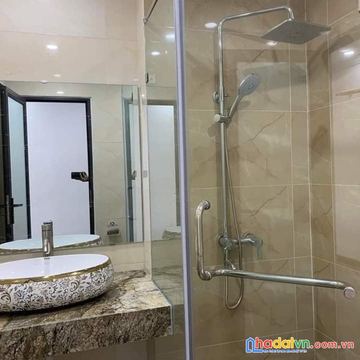 Bán nhà ngõ thịnh hào, diện tích 27m2, 3,5 tầng, mt 5,5m, giá 3.75 tỷ.