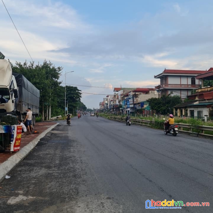 Bán nhà thị trấn thường tín, gần tiện ích, kinh doanh tuyệt đẹp, xe 4 chỗ để thoải mái, xe tránh