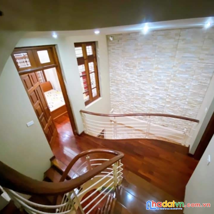 Mặt phố trong đê, âu cơ 123m x 4 tầng, mt8m, giá 30 tỷ