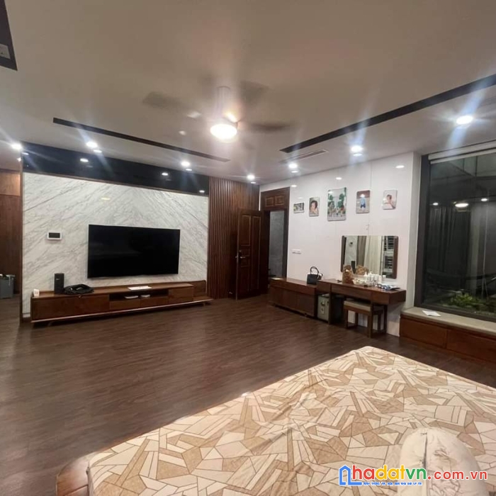 Biệt thự vườn đào - lạc long quân 380m x 4tầng, mt 22m giá: 90 tỷ.