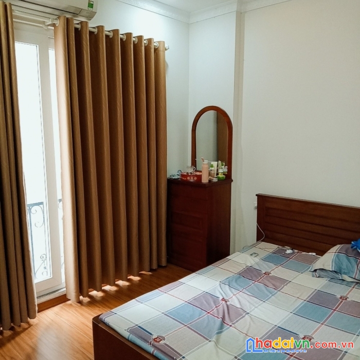 Bán nhà gấp cầu giấy 70m2, 6 tầng, mt 4m, giá 7,9 tỷ.