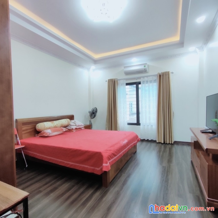 Bán nhà gấp hoàng quốc việt 115m2, 5 tầng, mặt tiền 10m, giá 22 tỷ.