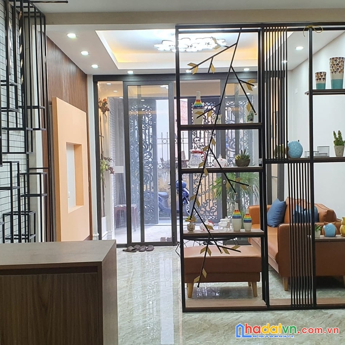Nhà đẹp bồ đề, long biên 55mx5t, ô tô, ngõ thông,chỉ 6 tỷ