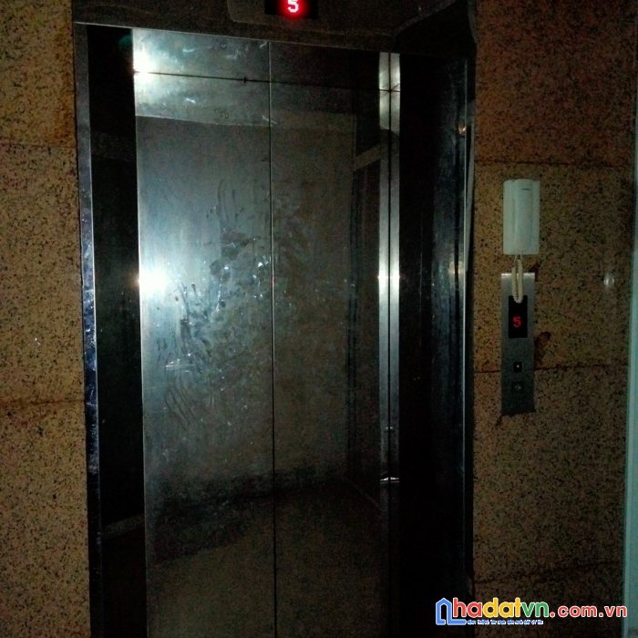 Bán nhà mặt phố ngã tư sở  lô góc,  thang máy, dt rộng, mặt tiền siêu rộng chỉ  26 tỷ.