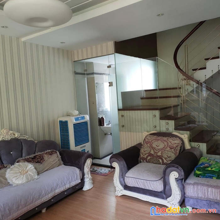Khương hạ - thanh xuân
vị trí siêu đẹp- nhà siêu đẹp- ngõ thông- ô tô gần- sổ đẹp