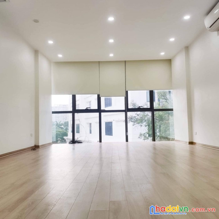 Tòa văn phòng trung tâm quận đống đa 95m2 8 tầng mt6.5m. oto tránh, thang máy, thông sàn. 31 tỷ.