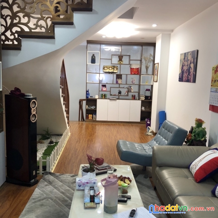 Bán nhà hoàng hoa thám, ba đình, 40m2, lô góc, nhà mói, giá hơn 5 tỷ
