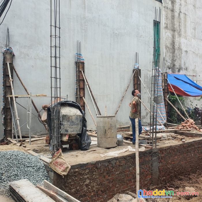 Bán nhà xây mới dt 36.9m khu vực hồ điều hòa,công viên đông la.