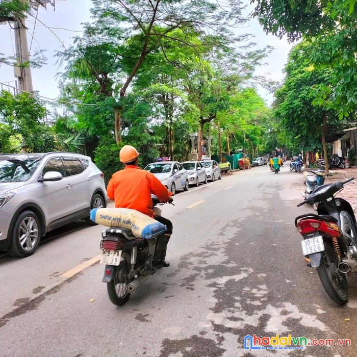 Bán nhà mặt phố nguyễn đình hoàn. thang máy. mặt tiền rộng. kinh doanh đỉnh. 18.3 tỷ
