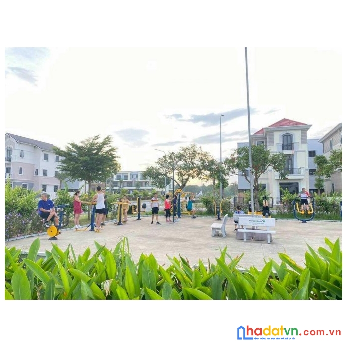 Biệt thự đơn lập. diện tích lớn, nở hậu, gần công viên, phố đi bộ, từ sơn, bắc ninh.