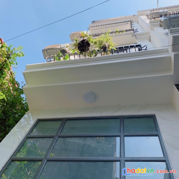 Bán nhà giáp bát, lô góc 5 tầng, 38m2 giá nhỉnh 4 tỷ, ô tô đỗ cửa lh 0988838738.