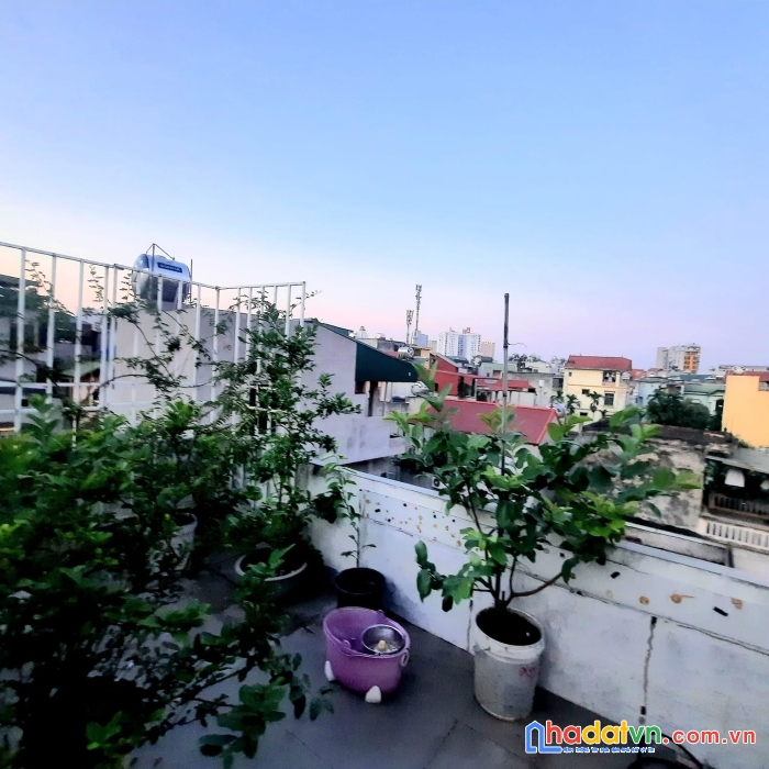 Bán biệt thự lạc long quân tây hồ. sân rộng để 3 ô tô. dt 138m. giá 17.5 tỷ