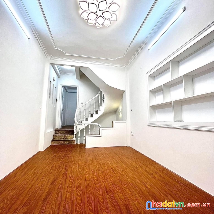 Bán nhà đội cấn-ba đình 30m2 giá 2.1 tỷ-gần phố-ngõ thông thoáng
